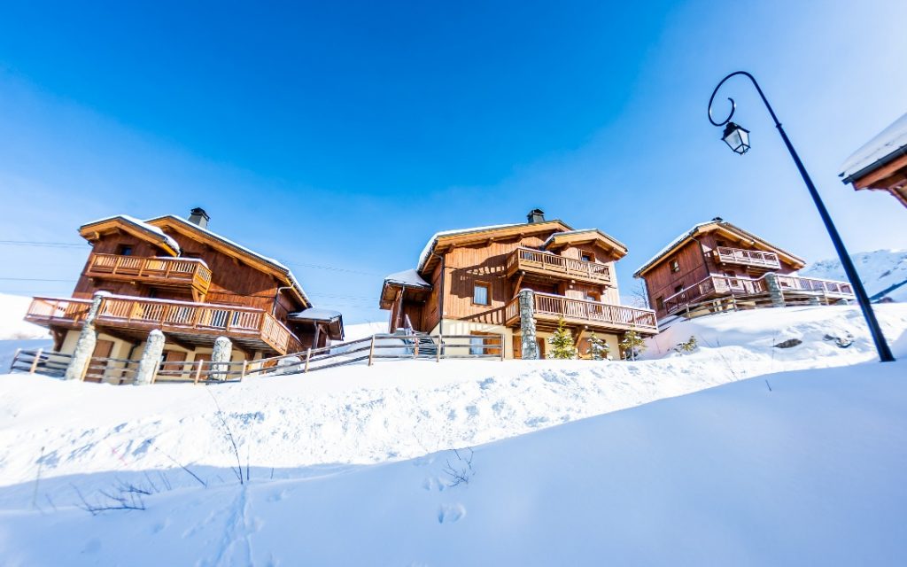 Les Chalets De La Madeleine