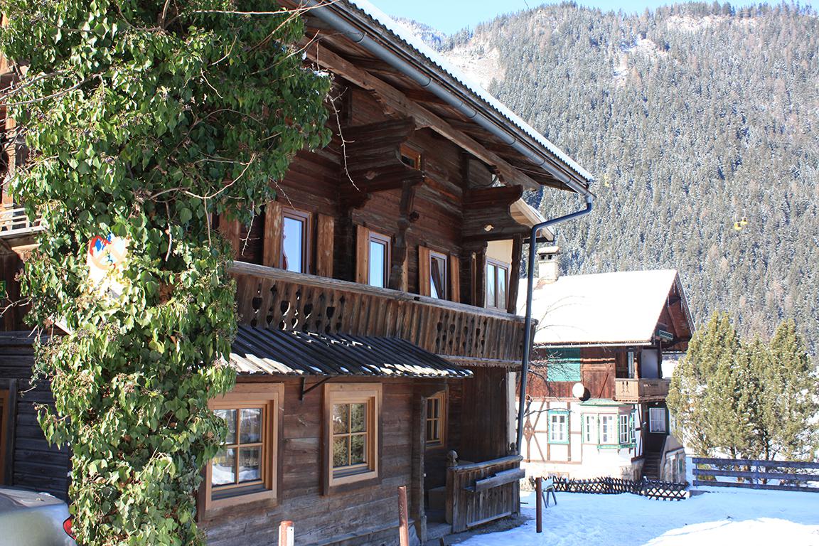 Chalet Down Town Lodge